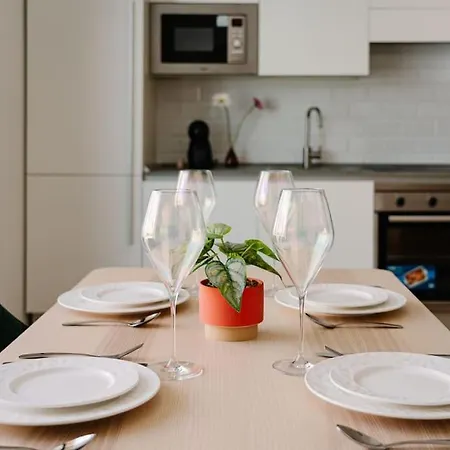 Apartment Mainstreet Designer 12 With Shared Rooftop Pool And Bbq