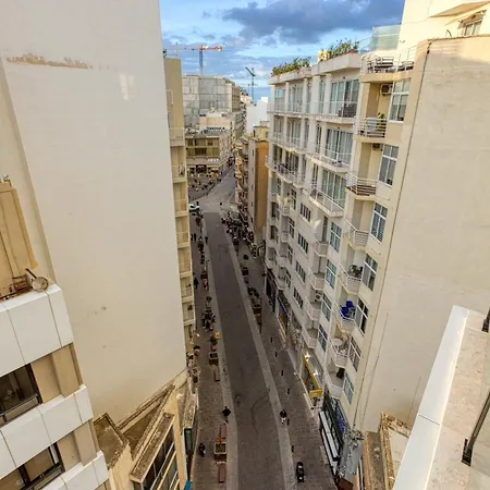 Apartment Mainstreet Designer 12 With Shared Rooftop Pool And Bbq