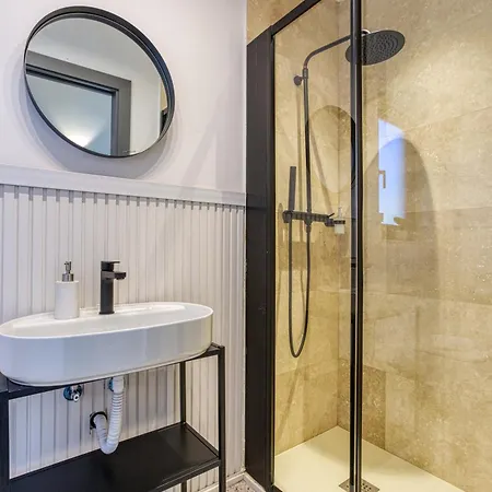 Appartement Mainstreet Designer 12 With Shared Rooftop Pool And Bbq